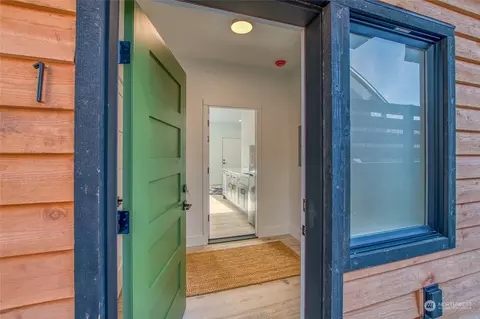 Entry Way - 231 Madrona St #5, Eastsound, WA 98245 photo 1 of 4