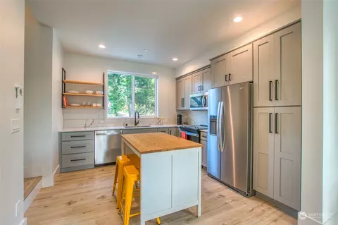 Kitchen - 231 Madrona St #5, Eastsound, WA 98245 photo 1 of 3