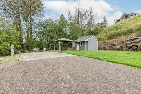 221 Lakeview Dr, Mossyrock, WA 98564