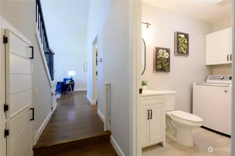 Entry Way - 306 Carley Pl, Enumclaw, WA 98022 photo 2 of 2