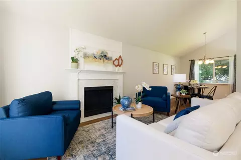 Living - 306 Carley Pl, Enumclaw, WA 98022 photo 1 of 2