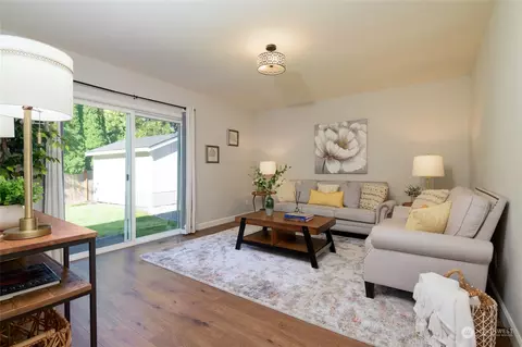 Living - 306 Carley Pl, Enumclaw, WA 98022 photo 2 of 2