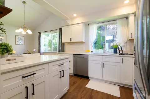 Kitchen - 306 Carley Pl, Enumclaw, WA 98022 photo 2 of 2