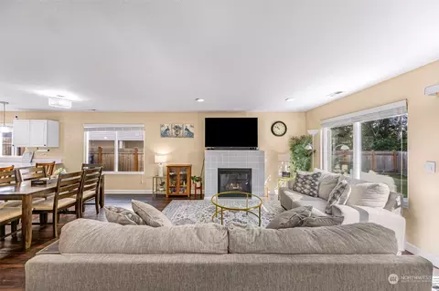 Living - 13621 57th Dr SE, Everett, WA 98208 photo 2 of 2