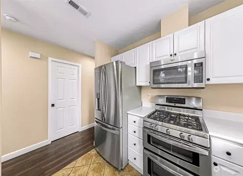 Kitchen - 13621 57th Dr SE, Everett, WA 98208 photo 2 of 3