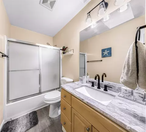 Bath - 13621 57th Dr SE, Everett, WA 98208 photo 1 of 2