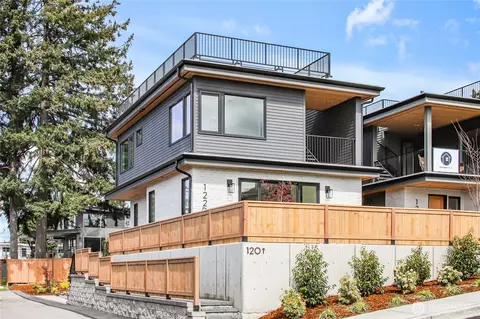 122 15th Ave #B, Kirkland, WA 98033