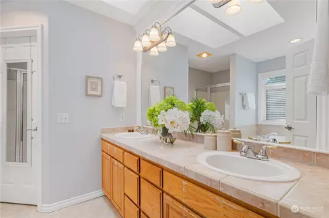 Bath - 18529 33rd Ave SE, Bothell, WA 98012 photo 1 of 3