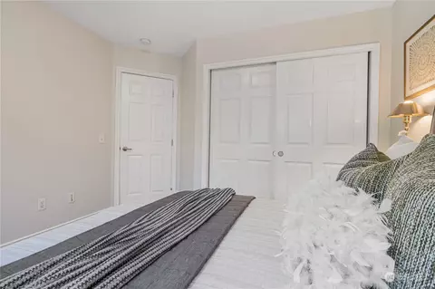 Bedroom - 18529 33rd Ave SE, Bothell, WA 98012 photo 5 of 8