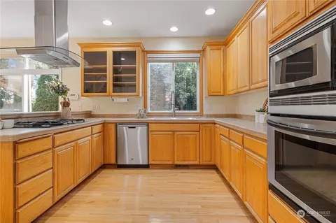 Kitchen - 18529 33rd Ave SE, Bothell, WA 98012 photo 1 of 3