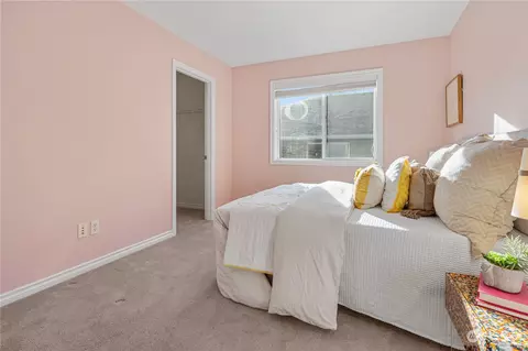 Bedroom - 18529 33rd Ave SE, Bothell, WA 98012 photo 6 of 8