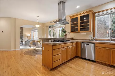 Kitchen - 18529 33rd Ave SE, Bothell, WA 98012 photo 2 of 3