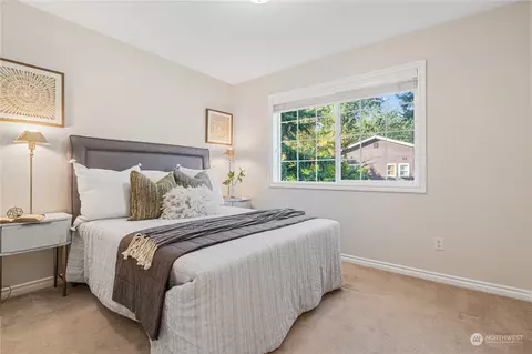 Bedroom - 18529 33rd Ave SE, Bothell, WA 98012 photo 4 of 8