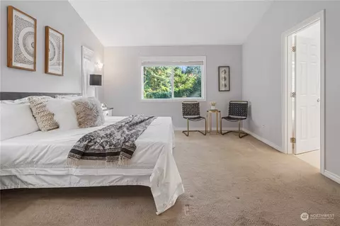 Bedroom - 18529 33rd Ave SE, Bothell, WA 98012 photo 3 of 8