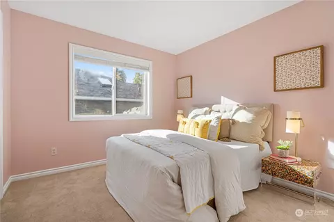 Bedroom - 18529 33rd Ave SE, Bothell, WA 98012 photo 7 of 8
