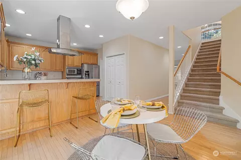 Dining - 18529 33rd Ave SE, Bothell, WA 98012 photo 3 of 4