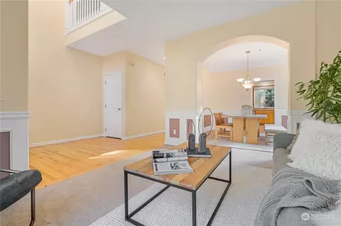 Living - 18529 33rd Ave SE, Bothell, WA 98012 photo 3 of 8