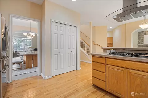 Entry Way - 18529 33rd Ave SE, Bothell, WA 98012 photo 2 of 4