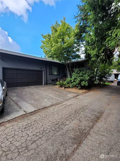 1904 NE 120th St, Seattle, WA 98125