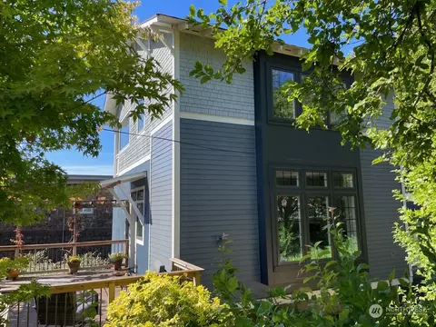 203 NW 47th St, Seattle, WA 98107