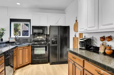 2324 Hillside Ln, Everett, WA 98203 photo 32