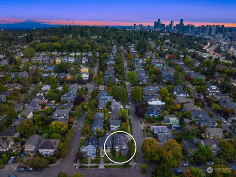 View/Area - 1101 E Lynn St, Seattle, WA 98102 photo 1 of 2