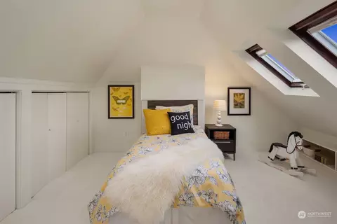 Bedroom - 1101 E Lynn St, Seattle, WA 98102 photo 4 of 5