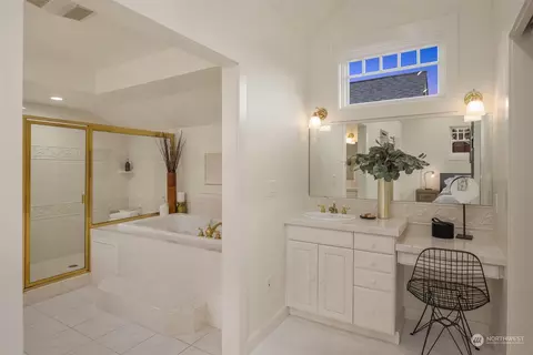 Bath - 1101 E Lynn St, Seattle, WA 98102 photo 2 of 6