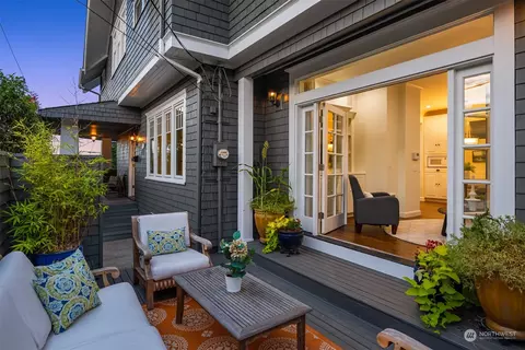 Exterior - 1101 E Lynn St, Seattle, WA 98102 photo 4 of 4