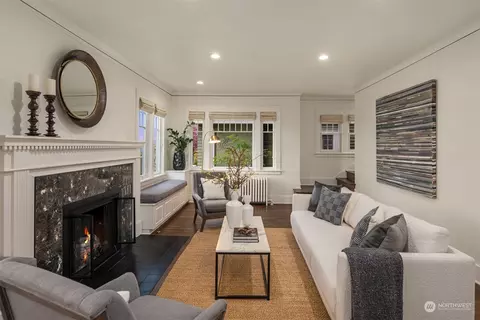 Living - 1101 E Lynn St, Seattle, WA 98102 photo 1 of 4