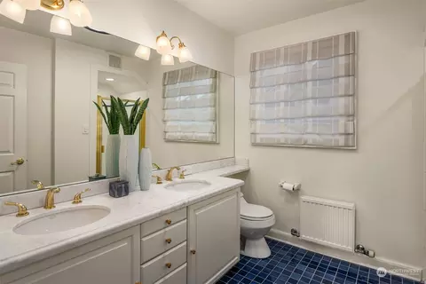Bath - 1101 E Lynn St, Seattle, WA 98102 photo 6 of 6