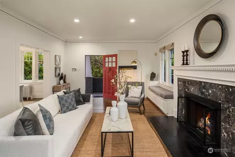 Entry Way - 1101 E Lynn St, Seattle, WA 98102 photo 1 of 1