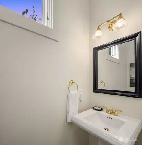 Bath - 1101 E Lynn St, Seattle, WA 98102 photo 1 of 6