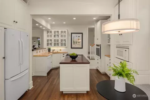 Kitchen - 1101 E Lynn St, Seattle, WA 98102 photo 1 of 4