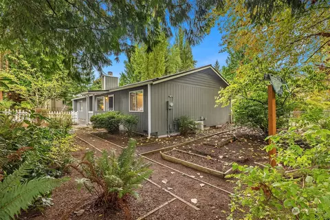 19245 Lago Pl NE, Lake Forest Park, WA 98155