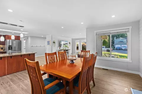 Dining - 5017 120th Pl SE, Everett, WA 98208 photo 1 of 2