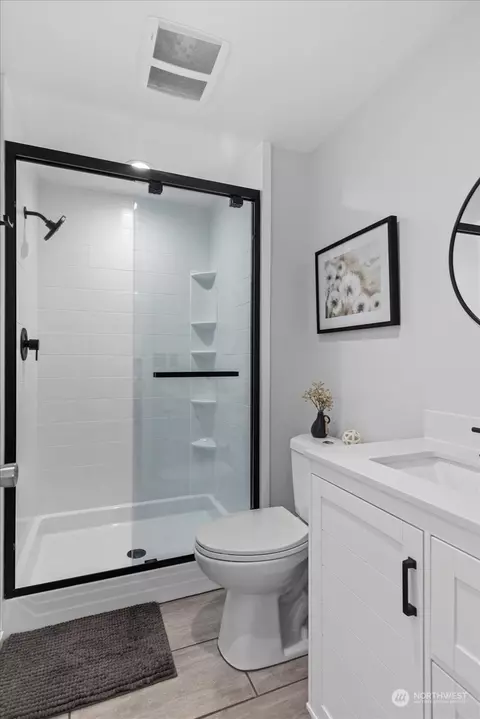 Bath - 5017 120th Pl SE, Everett, WA 98208 photo 2 of 2