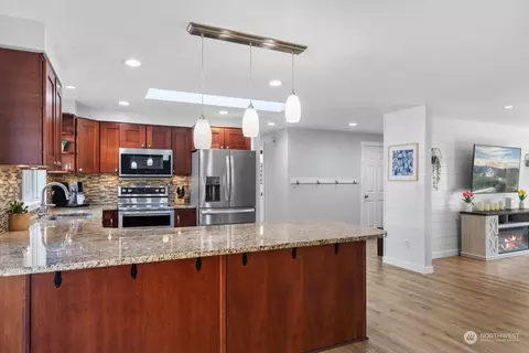 Kitchen - 5017 120th Pl SE, Everett, WA 98208 photo 4 of 5