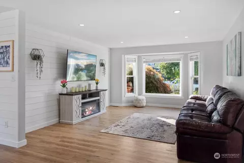 Living - 5017 120th Pl SE, Everett, WA 98208 photo 1 of 2