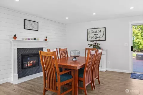 Dining - 5017 120th Pl SE, Everett, WA 98208 photo 2 of 2