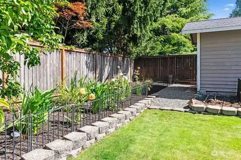 Exterior - 5017 120th Pl SE, Everett, WA 98208 photo 14 of 16