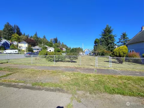 400 Lincoln Chenault St, Hoquiam, WA 98550