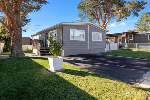 21 Royal Crest Loop Pr, West Richland, WA 99353