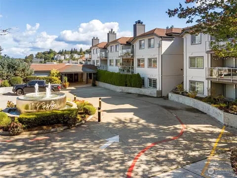 2760 76th Ave SE #305, Mercer Island, WA 98040
