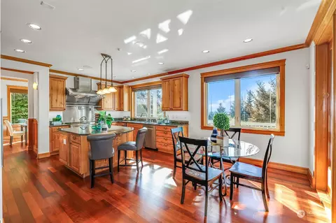 Dining - 803 9th Ave S, Edmonds, WA 98020 photo 4 of 4