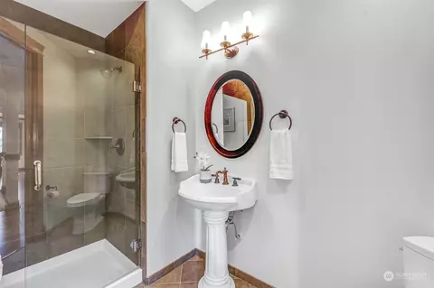 Bath - 803 9th Ave S, Edmonds, WA 98020 photo 1 of 5
