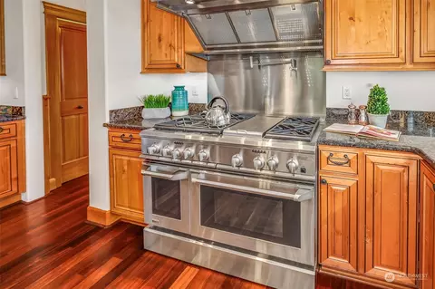 Kitchen - 803 9th Ave S, Edmonds, WA 98020 photo 2 of 4