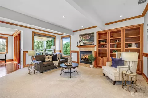 Living - 803 9th Ave S, Edmonds, WA 98020 photo 2 of 5