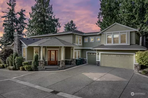 Exterior - 803 9th Ave S, Edmonds, WA 98020 photo 2 of 5