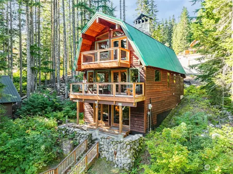 821 Snoqualmie Dr, Snoqualmie Pass, WA 98068